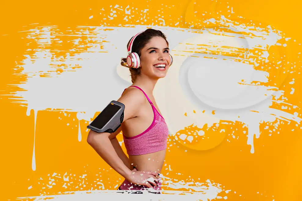 usmiechnieta kobieta w stroju treningowym